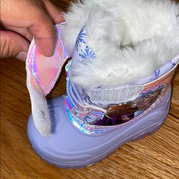 Frozen snow boots - Picture 4 of 4